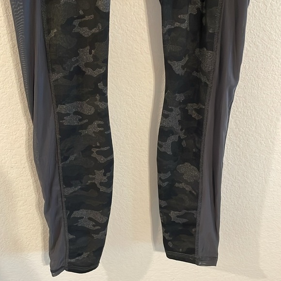 Fabletics Women’s Power Hold Leggings Medium Green Camo On The Go High Waist - Picture 7 of 17